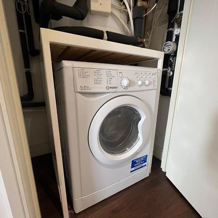 Modern 2Br 2Ba Apt Wparking Sleeps 6 Comfortably Лондон Екстериор снимка