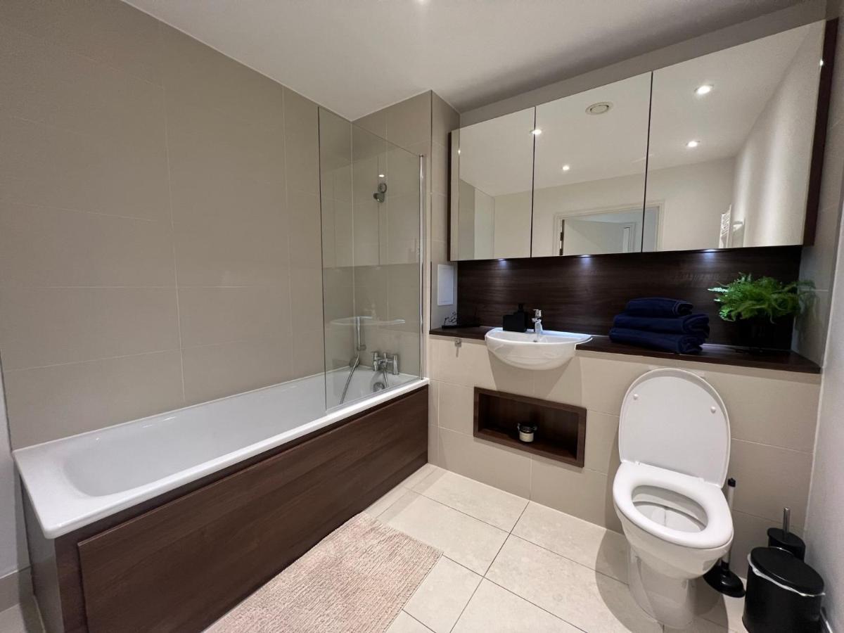 Modern 2Br 2Ba Apt Wparking Sleeps 6 Comfortably Лондон Екстериор снимка
