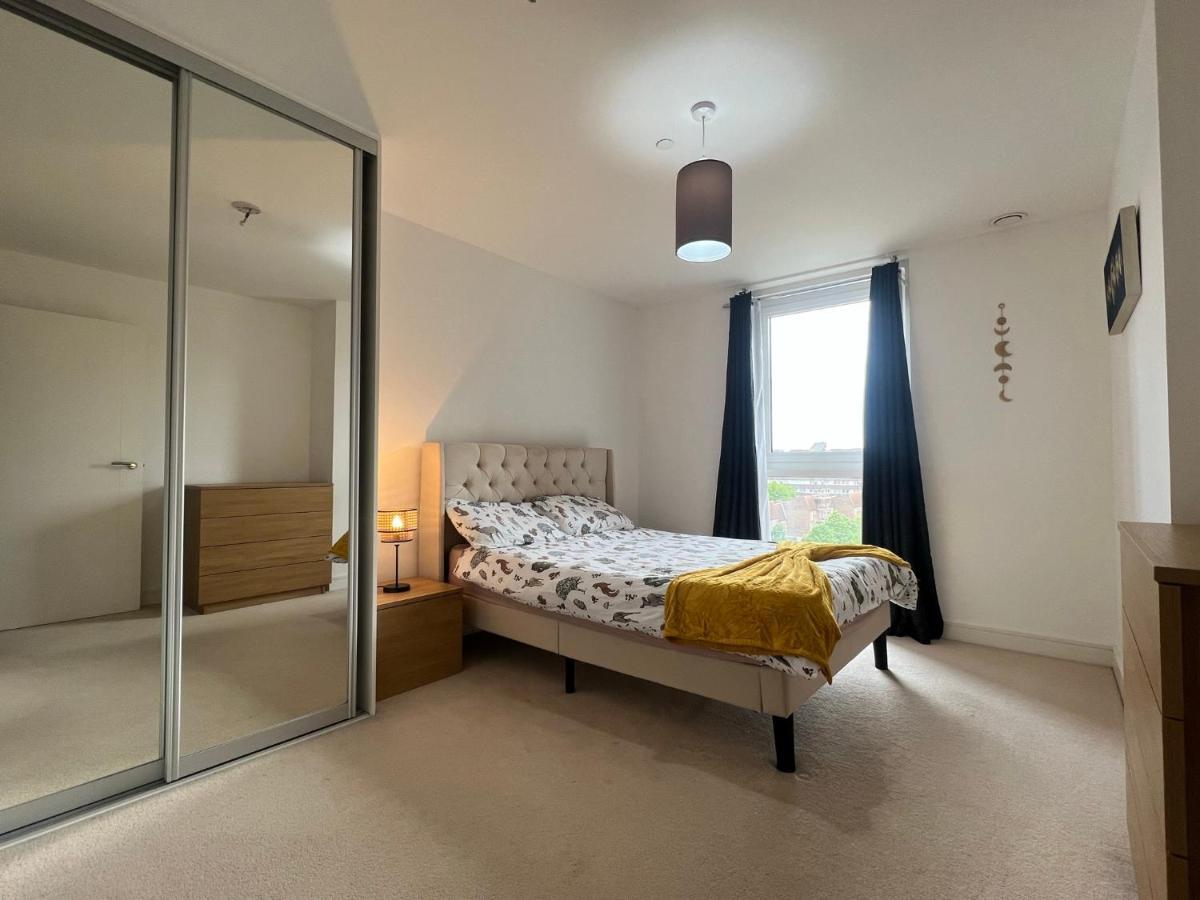 Modern 2Br 2Ba Apt Wparking Sleeps 6 Comfortably Лондон Екстериор снимка