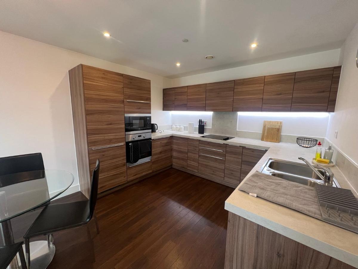 Modern 2Br 2Ba Apt Wparking Sleeps 6 Comfortably Лондон Екстериор снимка