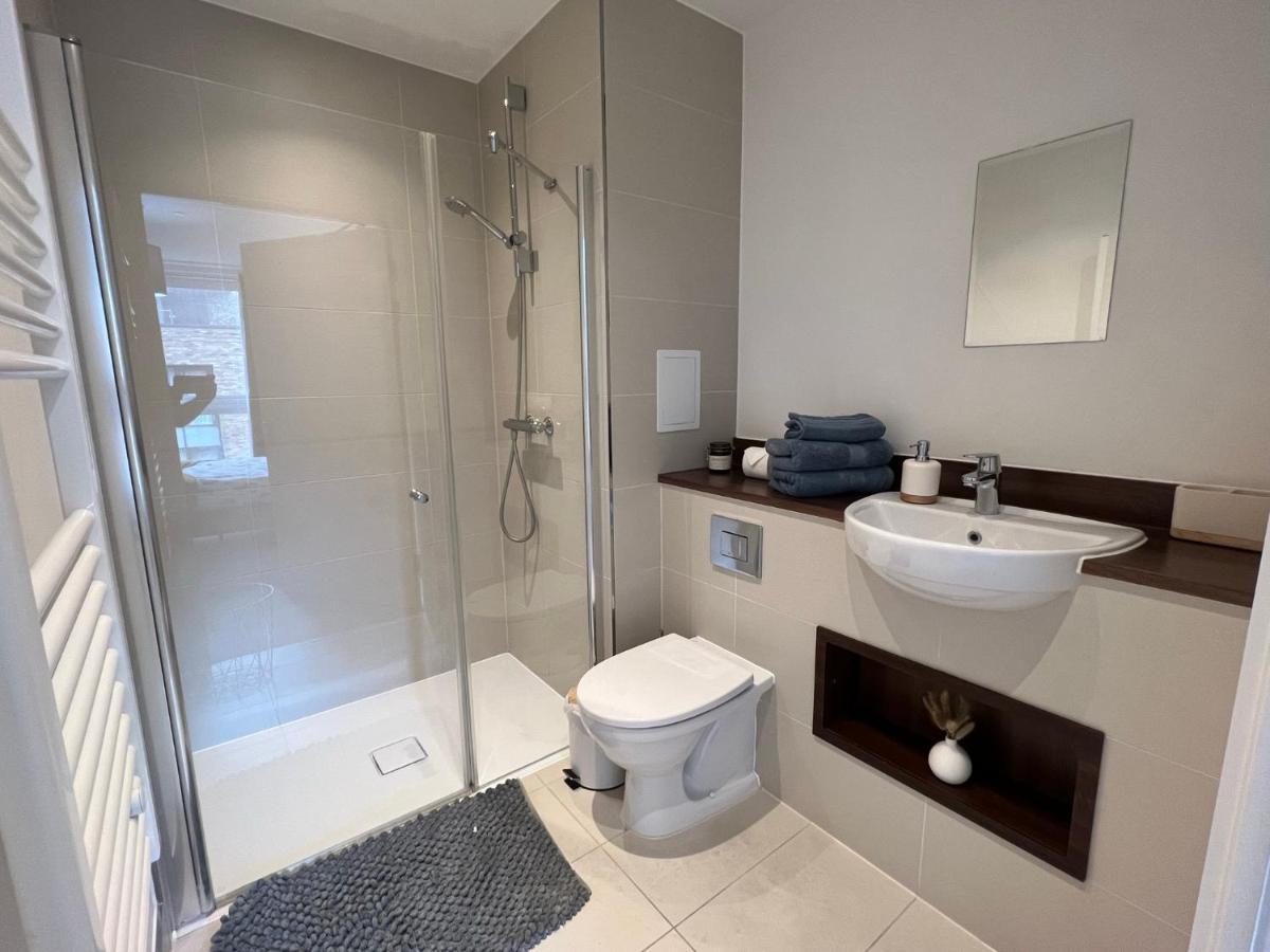 Modern 2Br 2Ba Apt Wparking Sleeps 6 Comfortably Лондон Екстериор снимка